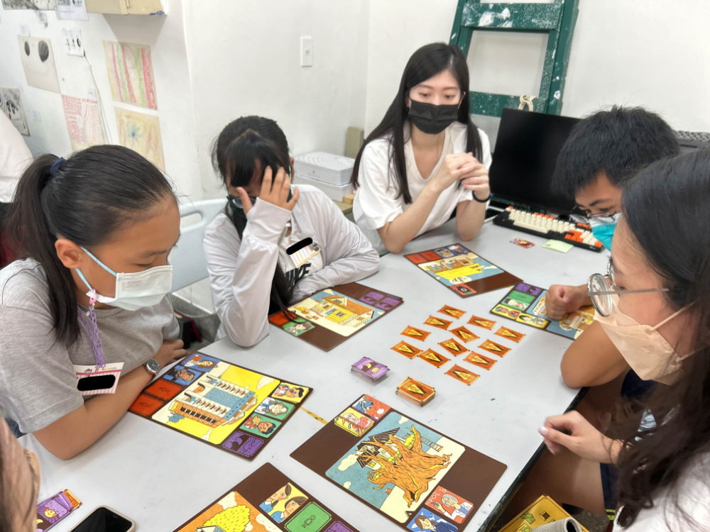 台灣性別平等教育協會扮家家遊桌遊與聯合利華D&I志工