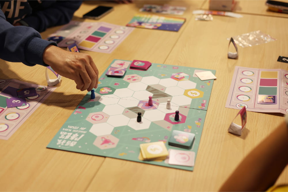酷孩降臨桌遊玩法