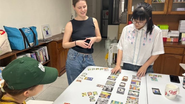 實習生雷沐雅與同仁玩校園霸凌主題桌遊扮家家遊